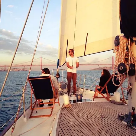 Sailing Lovers Lisboa